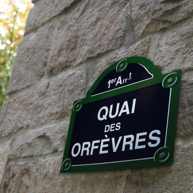 Plaque de rue parisienne avec fronton à personnaliser